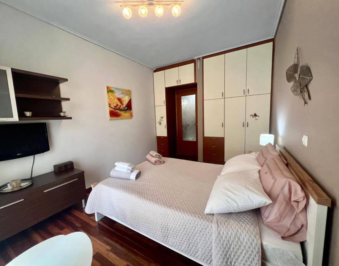 Apartamento Elegant Downtown Retreat Kalamata Exterior foto